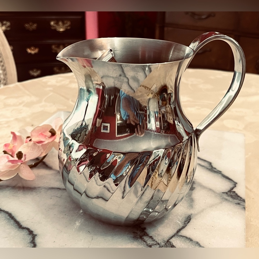 Yamazaki 18/8 Stainless Water Pitcher  w Ice-Catcher Spout, Made In Japan